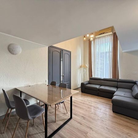 18 Deribasivska Street Jacuzzi Apartment Odessa Exterior foto