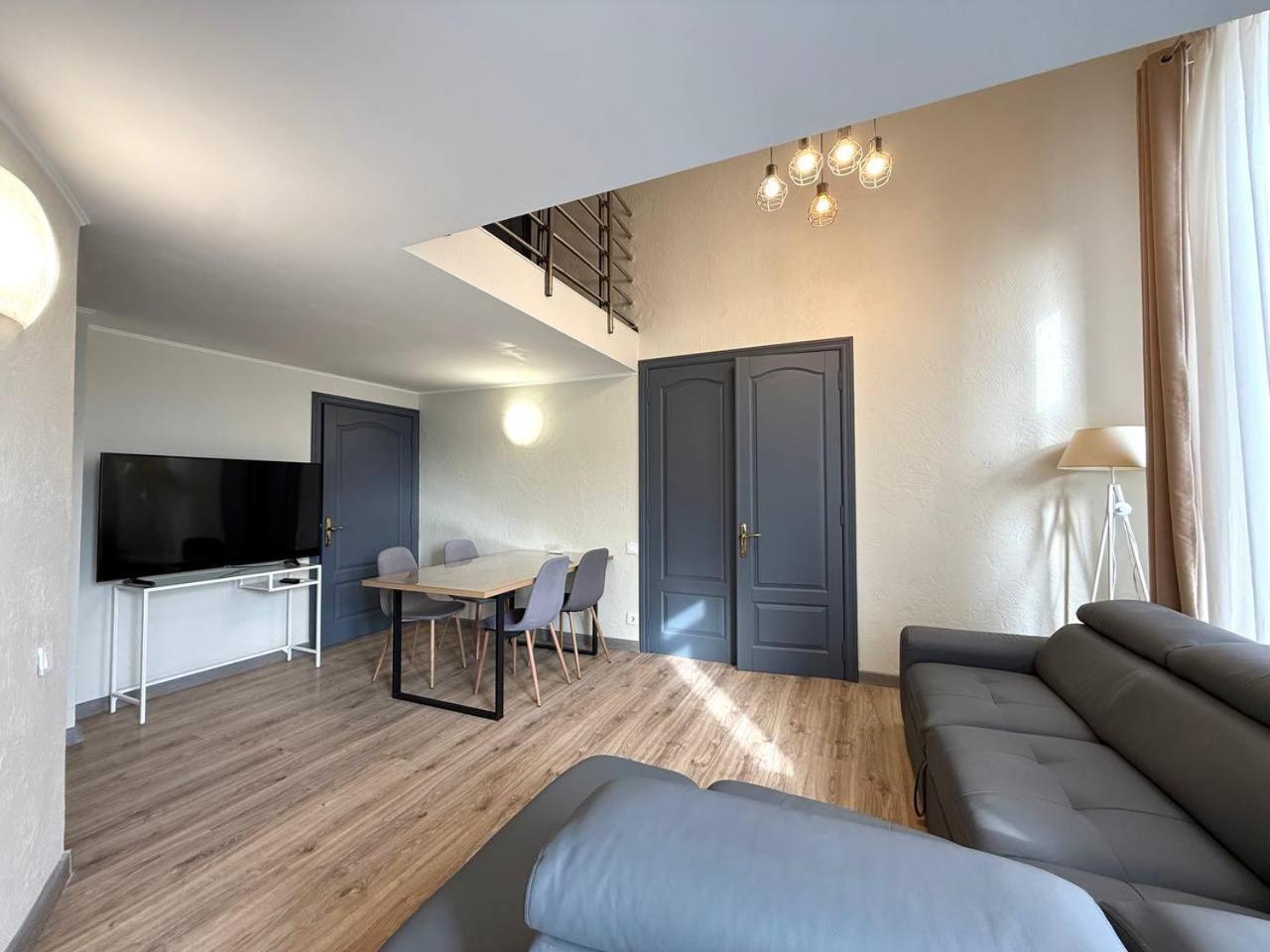 18 Deribasivska Street Jacuzzi Apartment Odessa Exterior foto