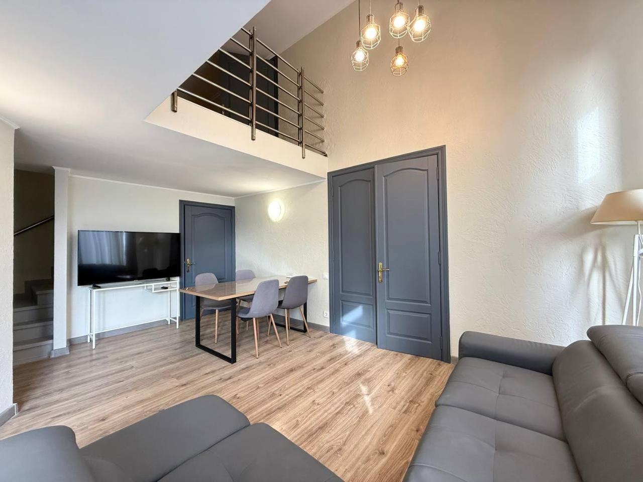 18 Deribasivska Street Jacuzzi Apartment Odessa Exterior foto